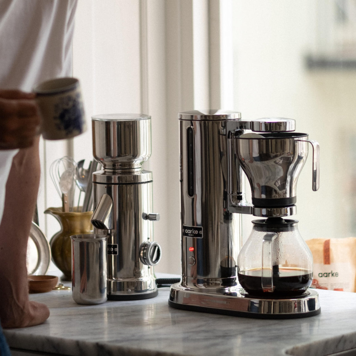 Drip Coffee Maker with 42oz Glass Carafe H9738